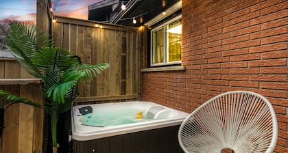 Hot Tub Delight, King Beds & Unforgettable Moments