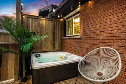 Hot Tub Delight, King Beds & Unforgettable Moments