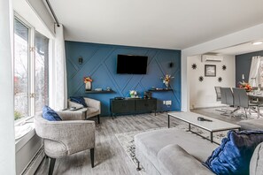 Smart TV - Hot Tub Delight, King Beds & Unforgettable Moments (Greater Sudbury)