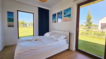 4 bedrooms, iron/ironing board, travel crib, free WiFi