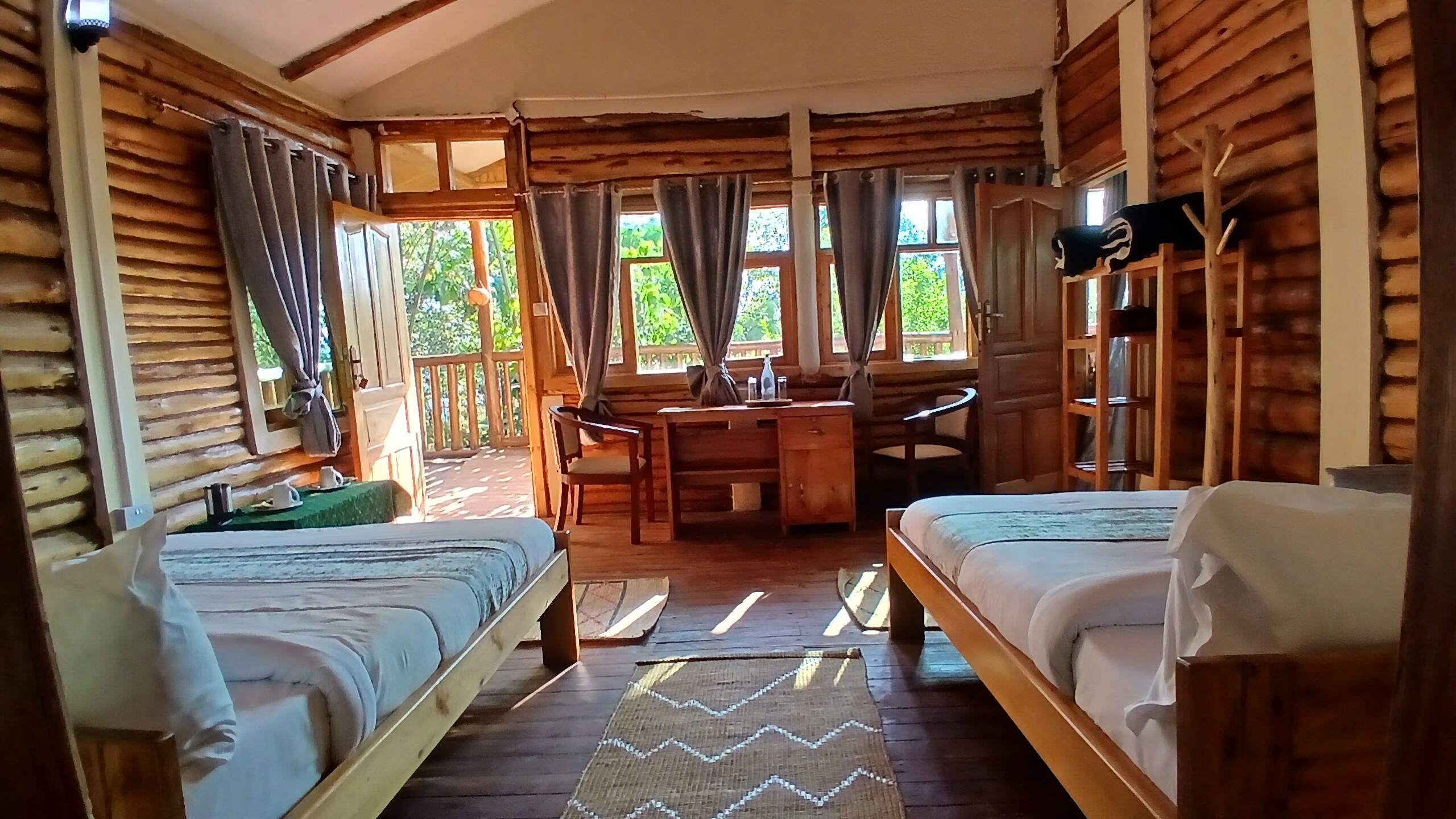 Family Cottage | Egyptian cotton sheets, premium bedding, memory foam beds, desk
