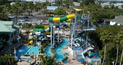 Gulf Coast Get-Away! Heated pool, sleeps 10! 69th