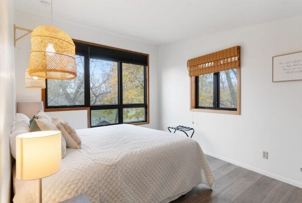 4 bedrooms, iron/ironing board, free WiFi, bed sheets