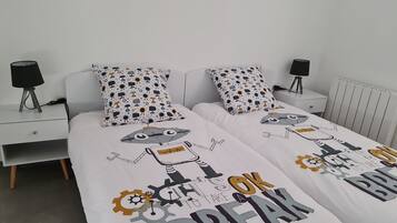 2 bedrooms, iron/ironing board, travel cot, free WiFi