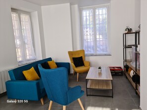 Interior - A 300m du Centre Ville! Appartement en RDC de 70m² Entièrement Rénové (Bléneau)