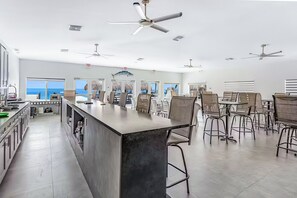 Dining - Gulfside condo with gorgeous ocean views, pool, WiFi, & close to attractions (Marathon)
