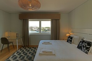 4 bedrooms, iron/ironing board, internet, bed sheets - Villa D' Ouro with pool (Porto)