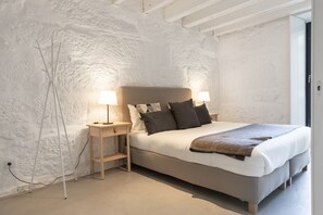 3 chambres, fer et planche à repasser, accès Internet, draps fournis