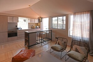 Fridge, microwave, oven, stovetop - NEW! Prime Riverside Duplex (Porto)