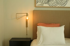 1 bedroom, iron/ironing board, internet, bed sheets