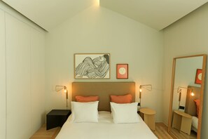 1 bedroom, iron/ironing board, internet, bed sheets