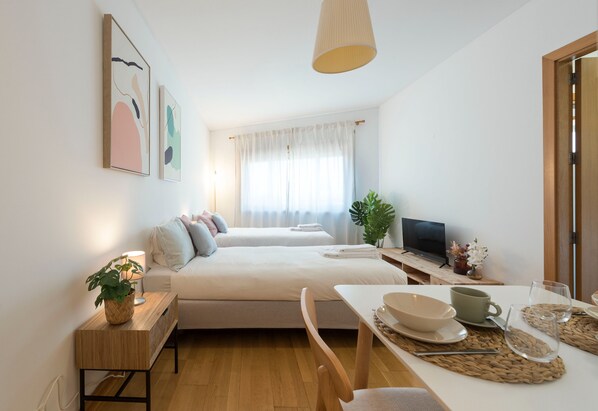 1 bedroom, iron/ironing board, internet, bed sheets