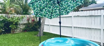 2 Bed/1 Bath Historic Cottage Near the Beach w/ Pool-Bikes-WiFi-Cute & Cozy!