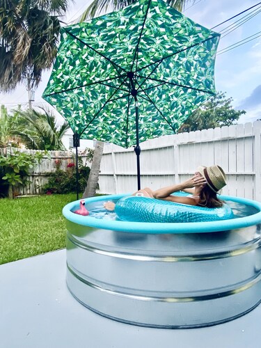 2 Bed/1 Bath Historic Cottage Near the Beach w/ Pool-Bikes-WiFi-Cute & Cozy!