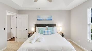 4 chambres, bureau, fer et planche à repasser, lit parapluie