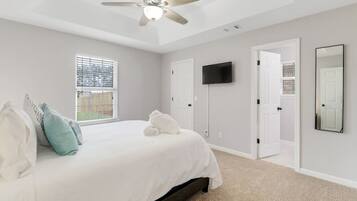 4 soveværelser, skrivebord, strygejern/strygebræt, weekendseng