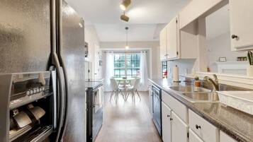 Køleskab, mikrobølgeovn, ovn, opvaskemaskine