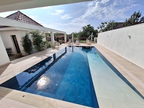 Seasonal outdoor pool, open 9:00 AM to 10:00 AM, pool umbrellas