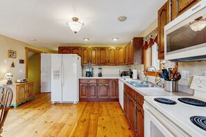 Refrigerador, microondas, horno, placa de cocina