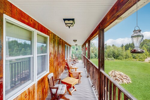 Dog-friendly home with huge yard - near swimming hole, snowmobiling