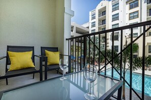 Property grounds - ☀️Poolside Oasis☀️ 2/2 Dual King Heated Salt Pool (Tampa)