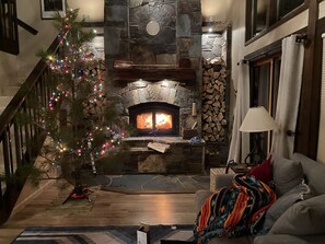 Interior - Tahoe Donner, Hot Tub, Large Fireplace, Kids Bunk Room, Ski Room (Truckee)