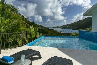 On A Whim - 2 BR/3BA Cozy Island House with Infinity Pool and View of Coral Bay!