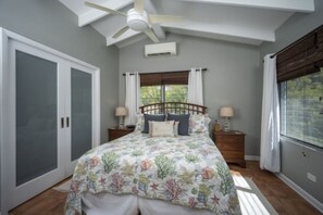 2 bedrooms, in-room safe, iron/ironing board, free WiFi - On A Whim - 2 BR/3BA Cozy Island House with Infinity Pool and View of Coral Bay! (Coral Bay)