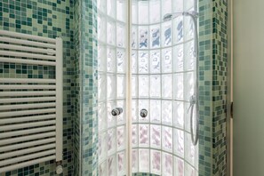 Shower, hair dryer, bidet, shampoo - Parioli Luxury Loft with Terrace (Roma)
