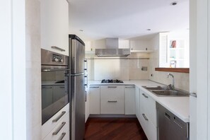 Fridge, oven, coffee/tea maker