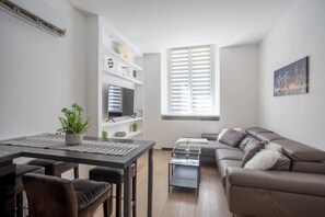 Living area - 1 bedroom apartment in milan (Milano)