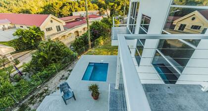 Suzie`s Hilltop Estate