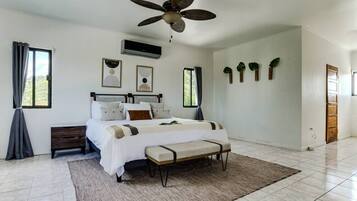 4 多间卧室、办公桌、熨斗/熨衣板、旅行婴儿床