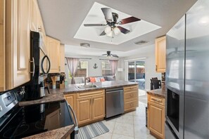 Fridge, microwave, oven, stovetop - South Venice Pool Home - 5 miles to Beaches (Venice)