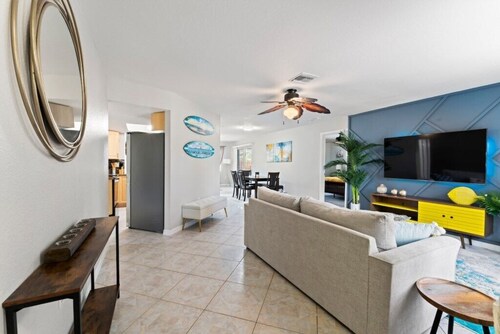 South Venice Pool Home - 5 miles to Beaches