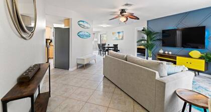 South Venice Pool Home - 5 miles to Beaches