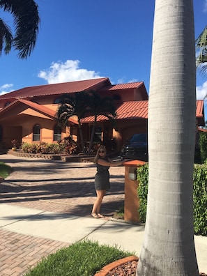 Exterior - Beautiful House w/Pool Near The Beach (Hollywood)