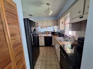 Private kitchen - The Great Destination - 3 Bedroom Home (Tampa)