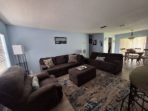 Living area - The Great Destination - 3 Bedroom Home (Tampa)