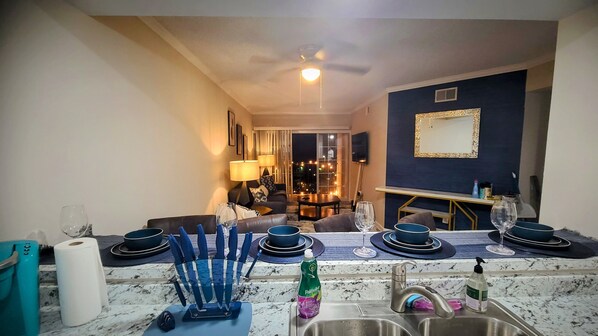 Interior - Blue Serene Penthouse Downtown Columbia
(Columbia)