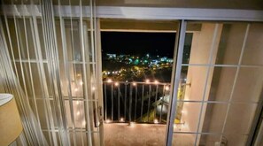 Interior - Blue Serene Penthouse Downtown Columbia
(Columbia)