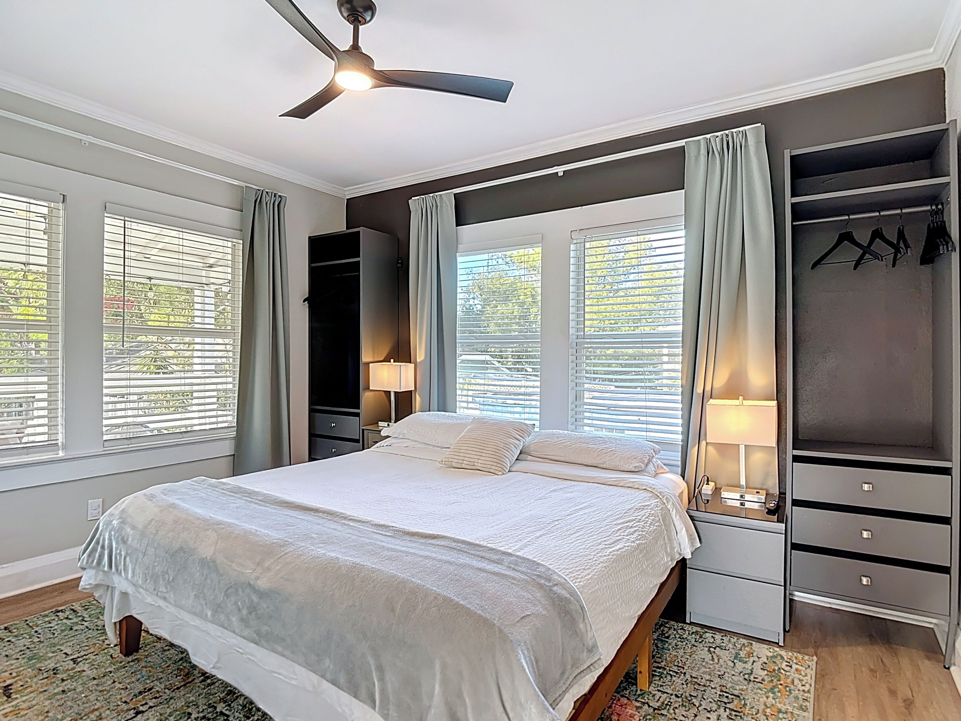 1 chambre, fer et planche à repasser, lit parapluie, Wi-Fi gratuit