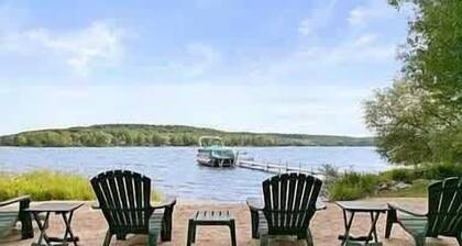 Lakefront Retreat on Intermediate Lake | Sleeps 14 • Firepit Dogs