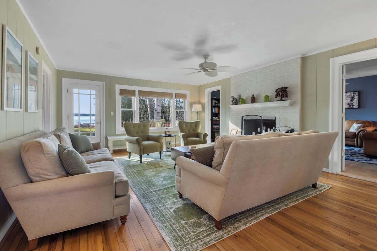 TV, fireplace, DVD player, offices