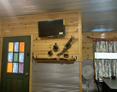 Buffalo Wallow Cabin at The Lazy Buffalo Hunting Pet Friendly Wichita Mountains