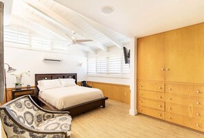 3 bedrooms, desk, iron/ironing board, free WiFi