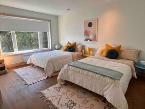 5 bedrooms, desk, travel crib, free WiFi
