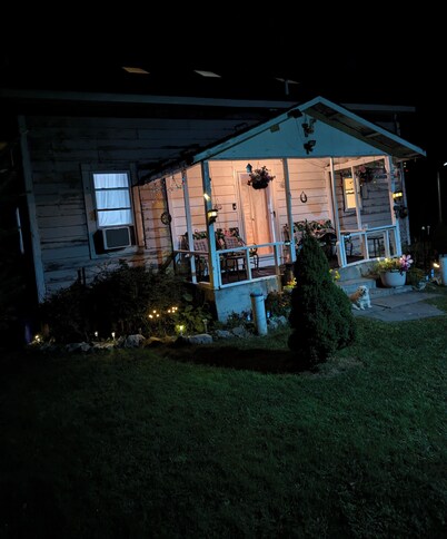 Cozy cottage by the river in Catskill 