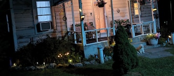 Cozy cottage by the river in Catskill