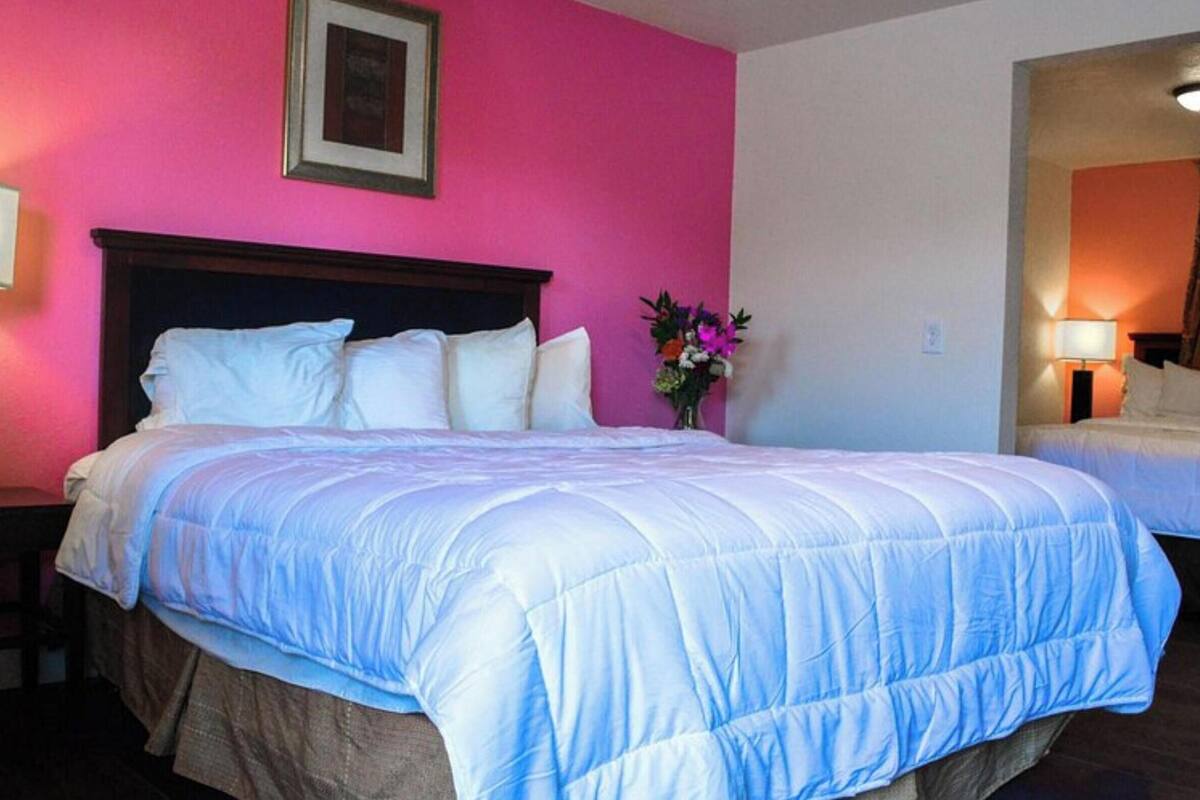 Room, 1 King Bed | 1 bedroom, desk, iron/ironing board, free WiFi